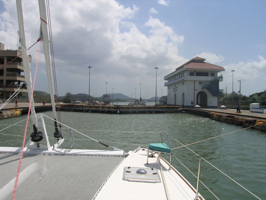 IN MIRAFLORES LOCK - BLUE WATER RALLY 2007-9 PANAMA TRANSIT © Peter Seymour
